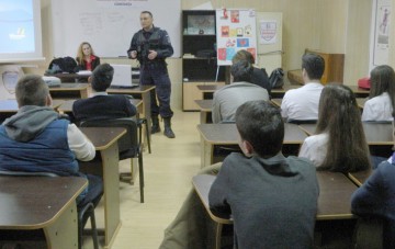 Jandarmii şi specialiştii Antidrog continuă acţiunile în şcoli